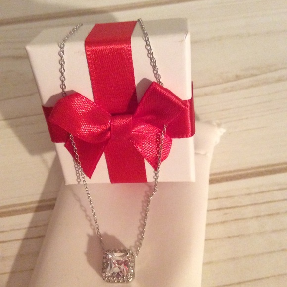 sterling silver necklace w/ square cubic zirconia - Picture 4 of 5