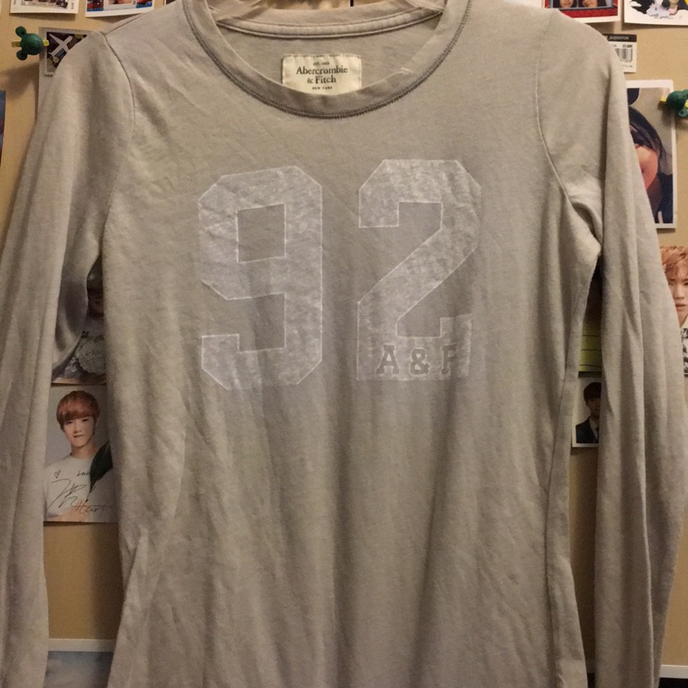 A & F grey long sleeve Shirt