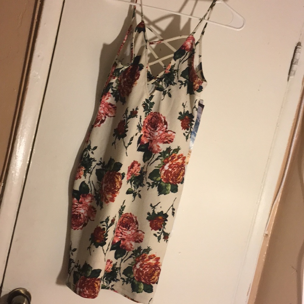 Dress - Picture 3 of 3
