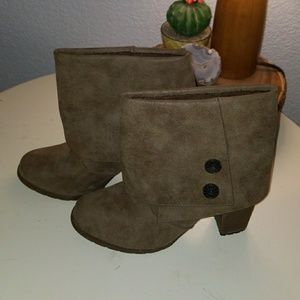 Mukluks brand boots