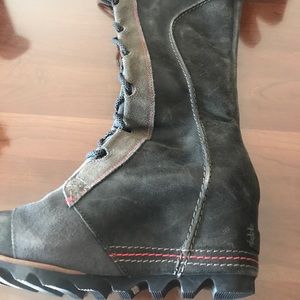 SOREL Women's wedge heel snowboots