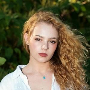 Meet your Posher, Alexis