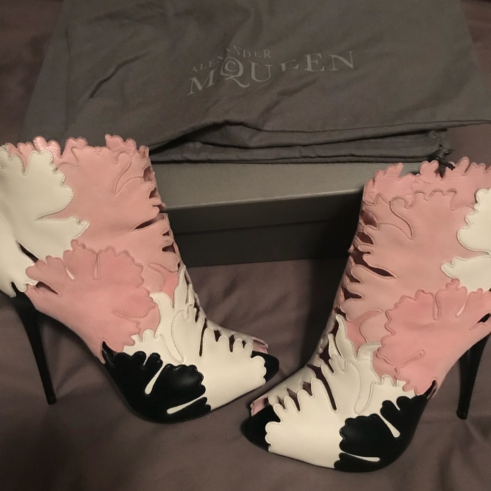 Alexander McQueen Lotus Flower Bootie 🔥🙌🏼