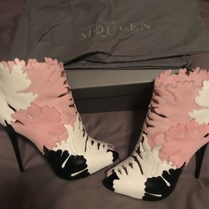 Alexander McQueen Lotus Flower Bootie 🔥🙌🏼