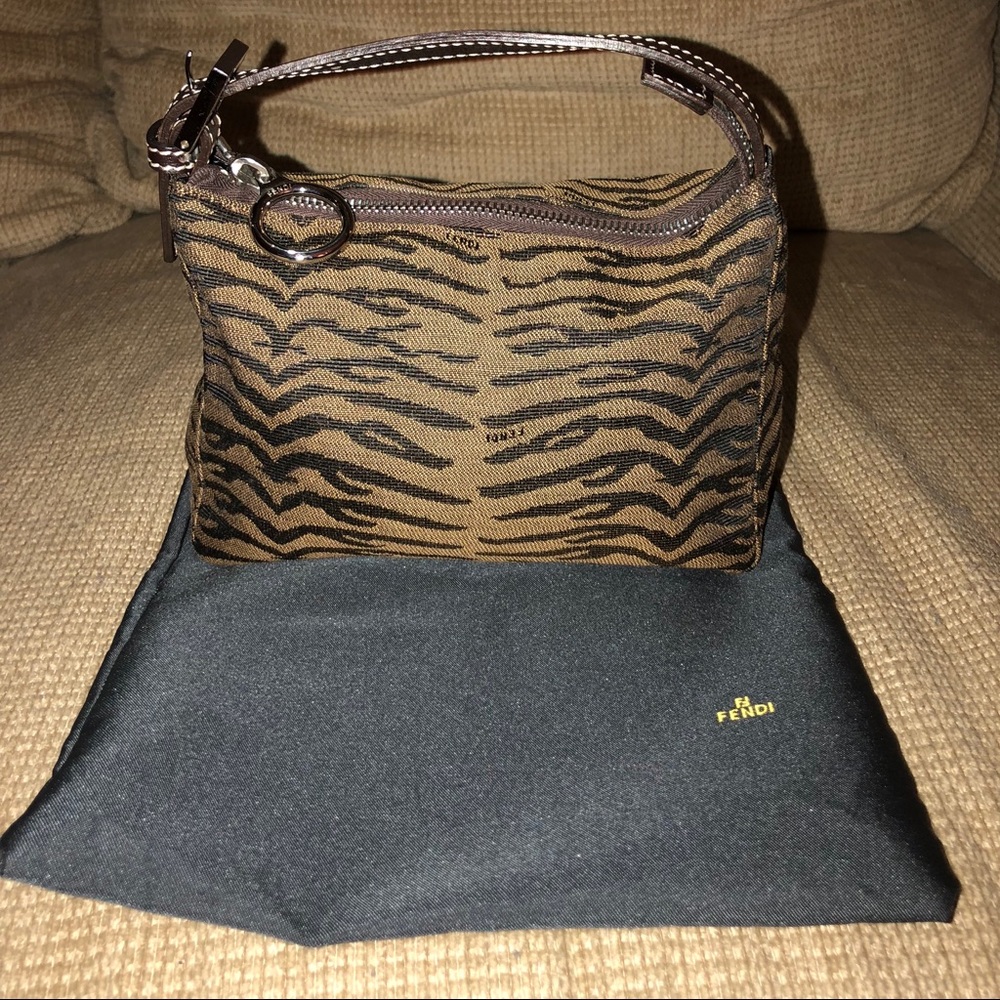 Authentic FENDI 9x6 tobacco tiger bag‼️