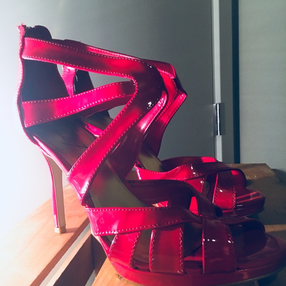 Red patten leather high heels