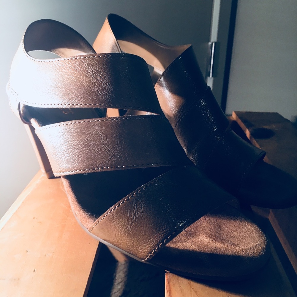 Casual tan heels