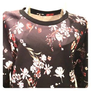 Cute black floral sweatshirt, size M