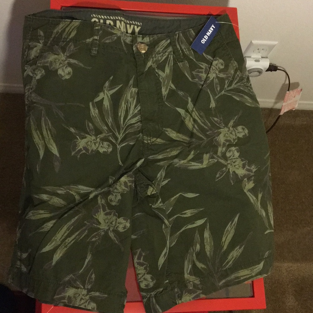 Brand New Men’s Old Navy Printed Shorts Size 30