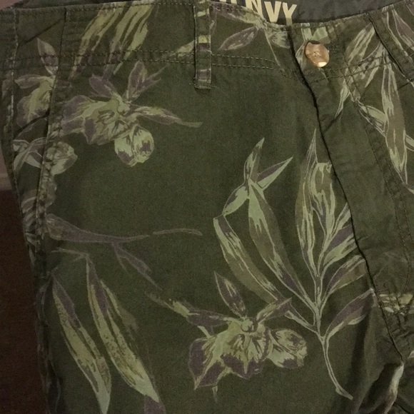 Brand New Men’s Old Navy Printed Shorts Size 30 - Picture 2 of 3