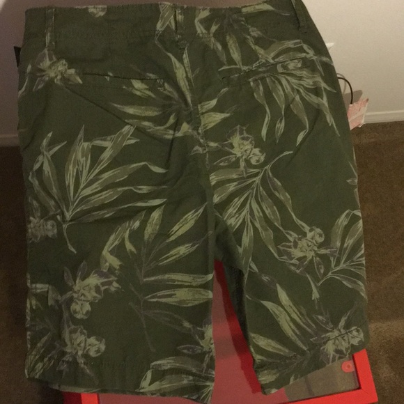 Brand New Men’s Old Navy Printed Shorts Size 30 - Picture 3 of 3