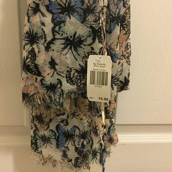 Macy's Accessories - *NWT* Krazy Kat ~ Lightweight Butterfly Scarf