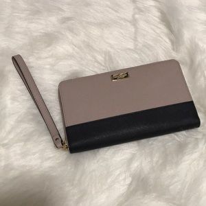 KATE SPADE | Two-Toned Wristlet