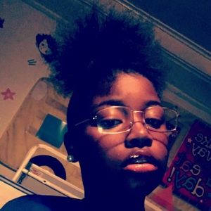 Meet your Posher, Kayla