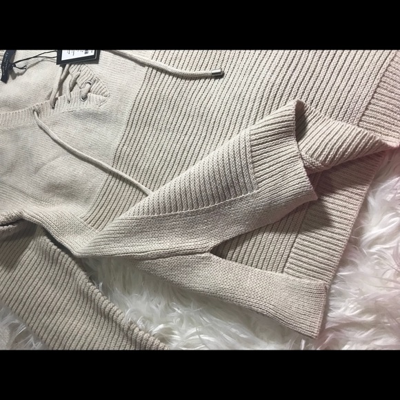 Romeo & Juliet Couture sweater - Picture 5 of 7