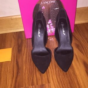 Breckelle’s Black Suede Heels