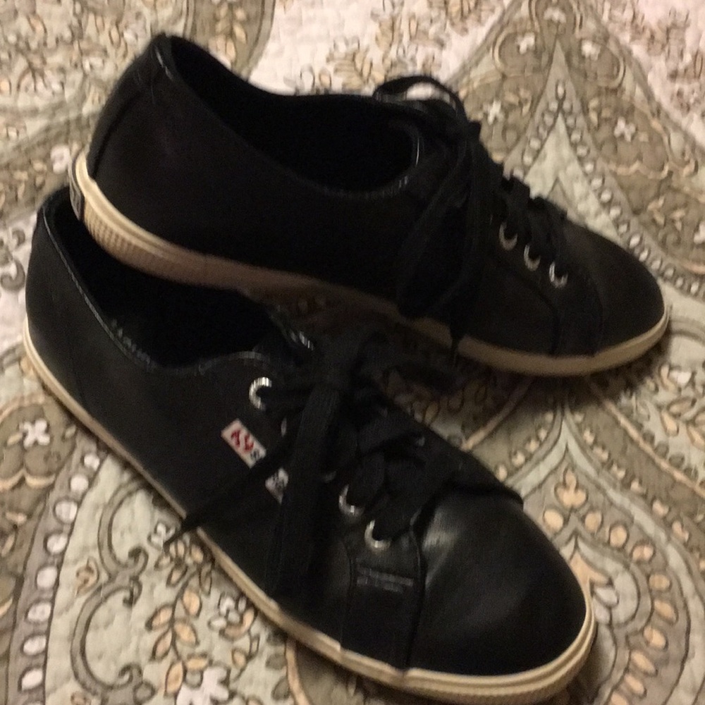 Superga Leather tennee’s!!
