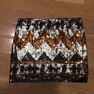 Patterned sequin mini skirt