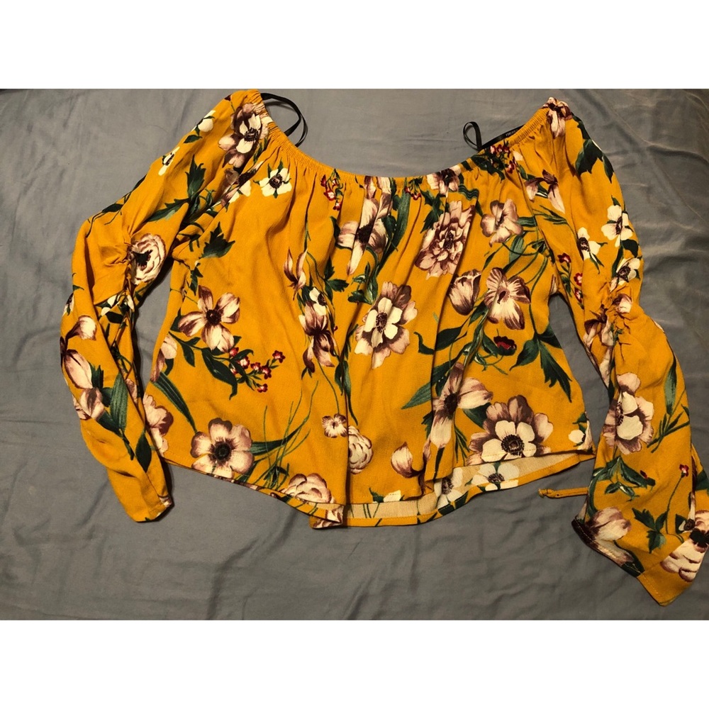 Long sleeve crop top