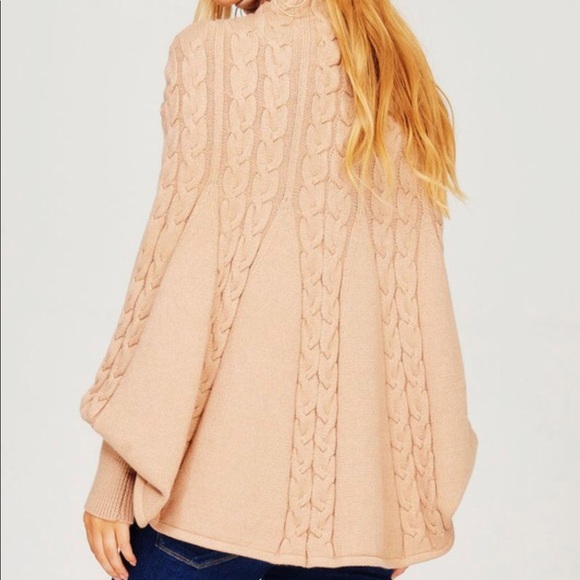 •LAST 1• Supersoft Chenille Chunky Cable Poncho - Picture 5 of 7