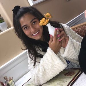 Meet your Posher, Zada