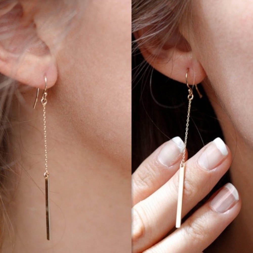 🎀 Minimalistic Line bar drop earrings available in gold or silver ⭐️