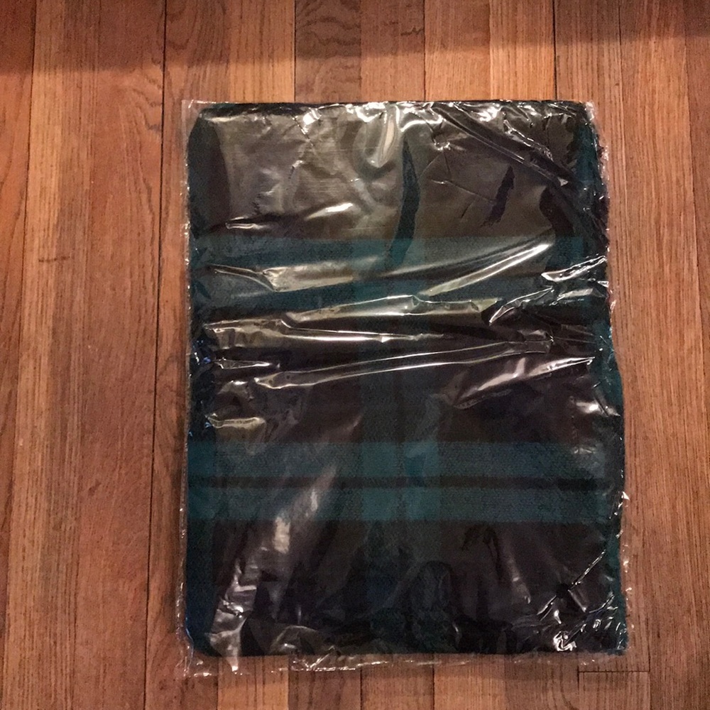 NWT Blanket Scarf ❄️ WINTER IS COMING ❄️ - Picture 4 of 4