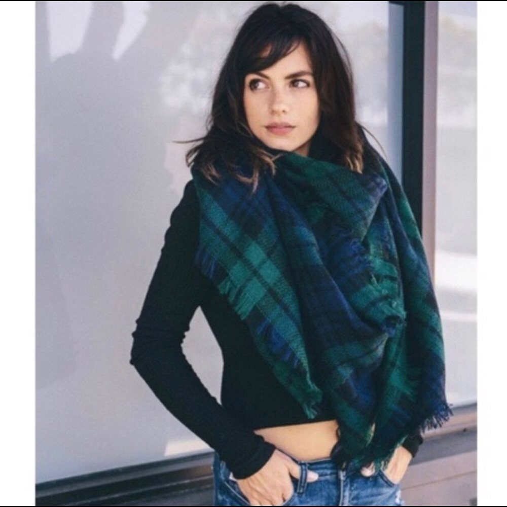 NWT Blanket Scarf ❄️ WINTER IS COMING ❄️