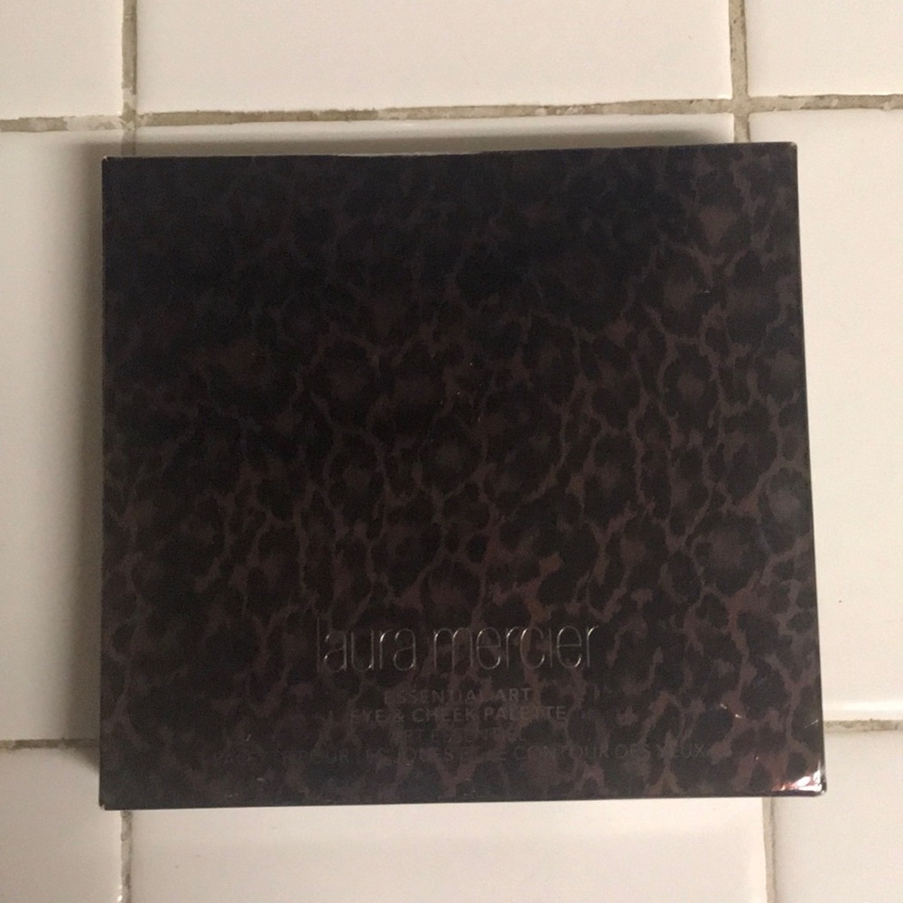New - Laura Mercier Essential Eye & Cheek Palette