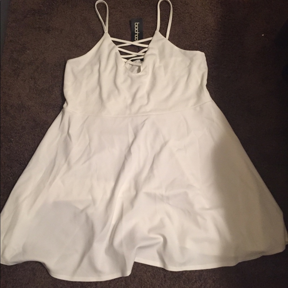 US 20 White Boohoo skater dress NWT