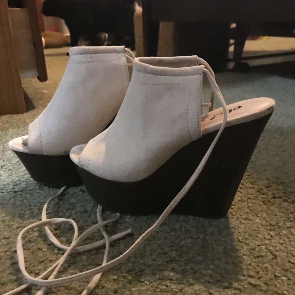 Heels - Picture 3 of 3