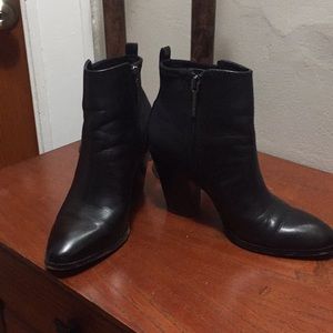 Donald J Pliner ankle boots
