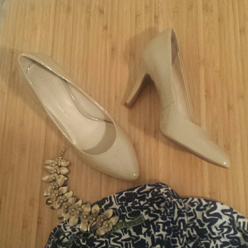 Franco Sarto patent leather pumps - make offers!!