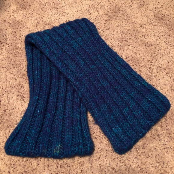 Cream knitted scarf and beanie, blue knitted scarf - Picture 4 of 4