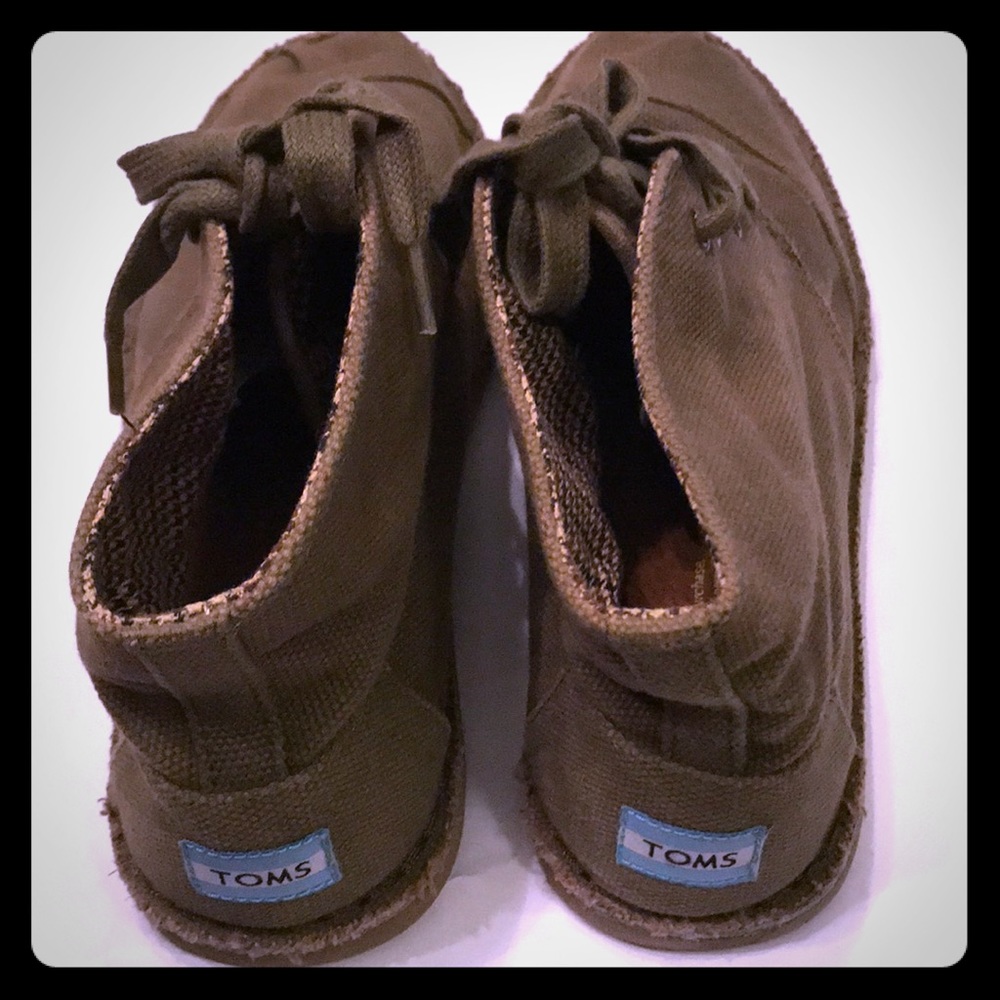 Sale!!!!  Toms high top canvas shoes size 10