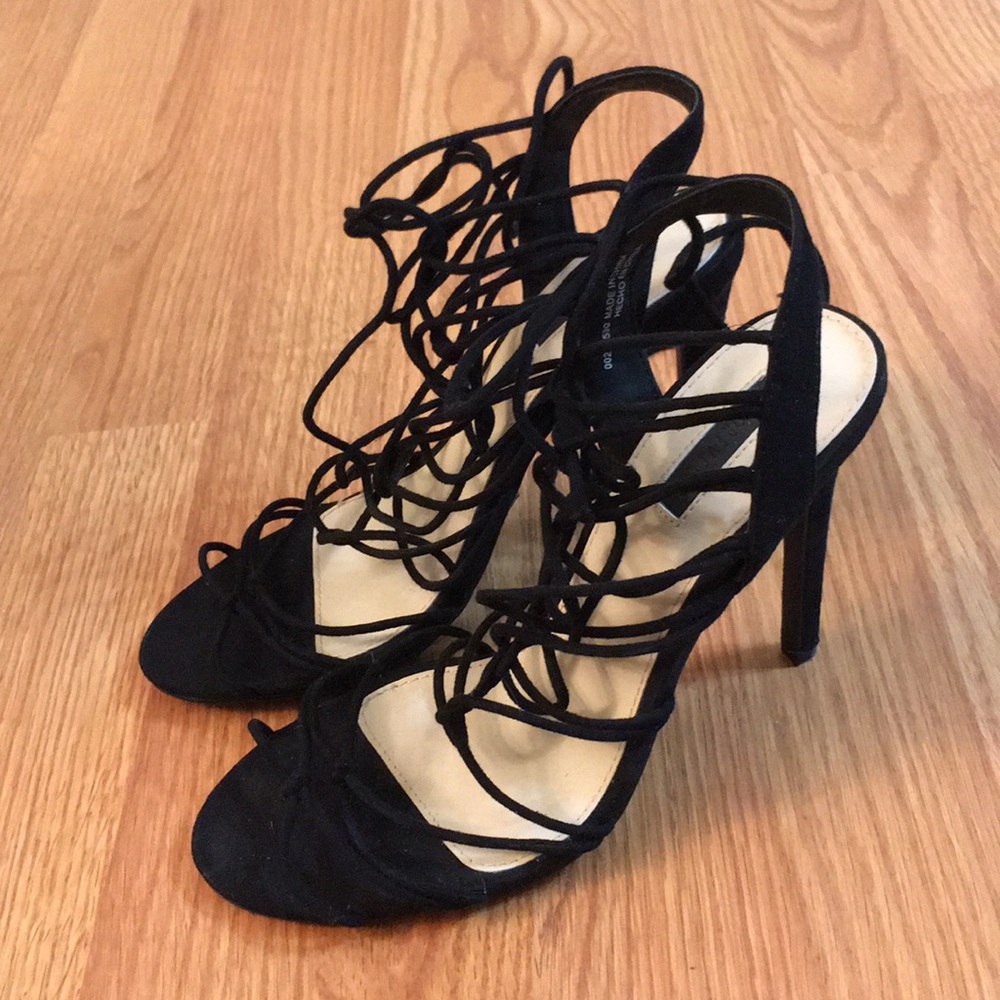 Lace-up black heels