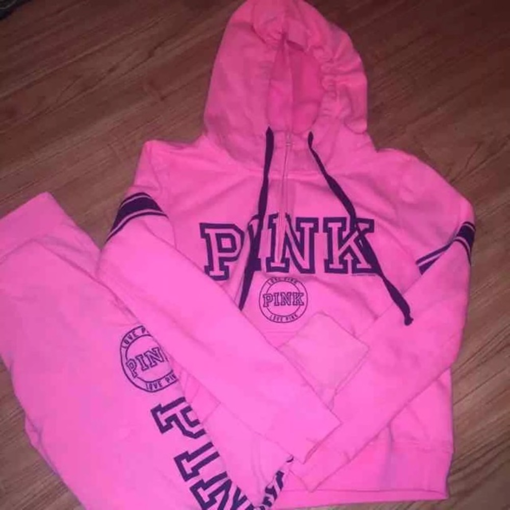 🎀Rare HTF VS Pink FASHION SHOW sweat outfit🎀