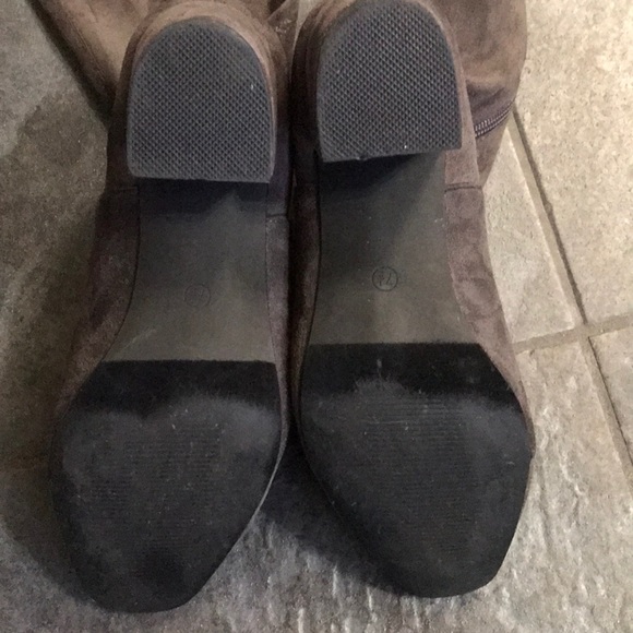 LIKE NEW suede-soft boots - Picture 4 of 5