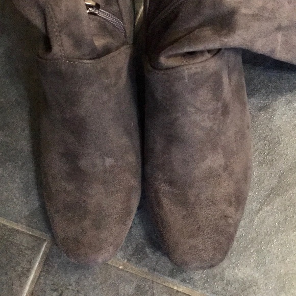 LIKE NEW suede-soft boots - Picture 5 of 5