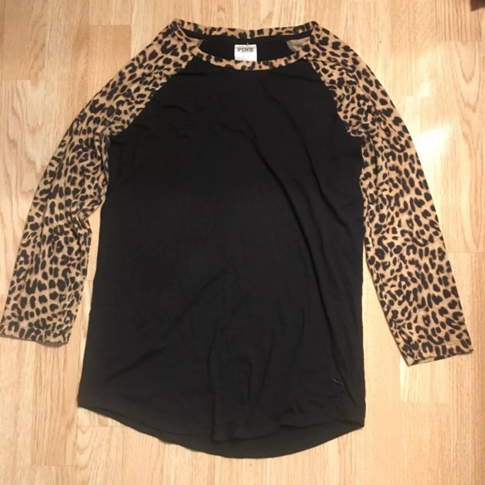 🎀HTF Victorias Secret Pink ⚾️ cheetah print tee🎀
