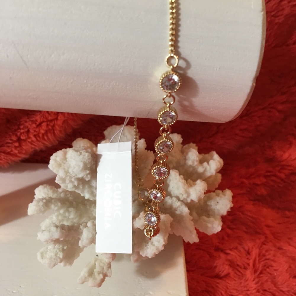 🌸sold🌸Feminine Gold plated crystal bracelet