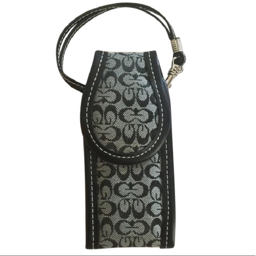 Guess eyeglasses or sunglasses case with wrislet