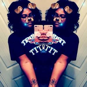 Meet your Posher, Maura