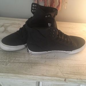 Black and white supras