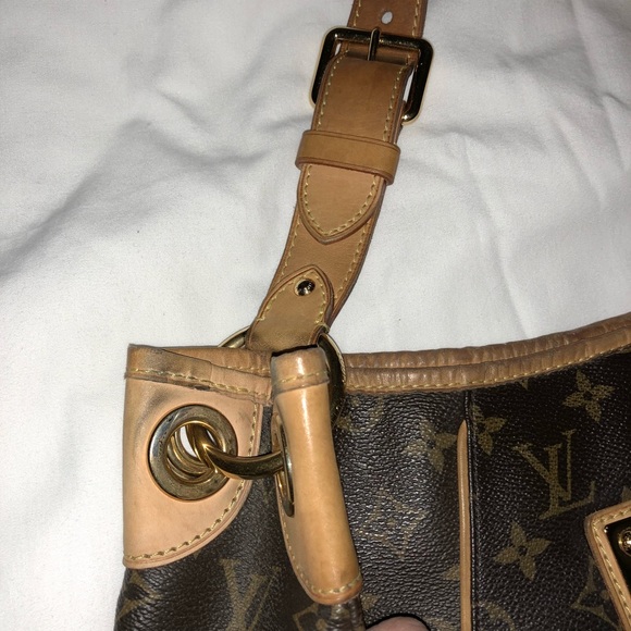 Louis Vuitton Galliera PM Handbag - Picture 3 of 8