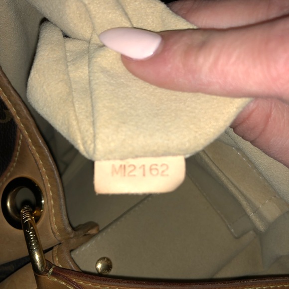 Louis Vuitton Galliera PM Handbag - Picture 5 of 8