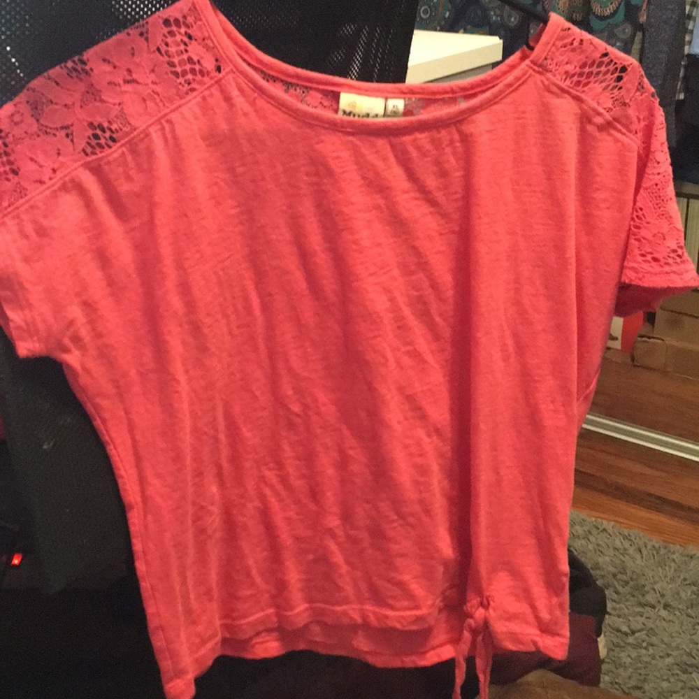Pink shirt sleeve lace shirt