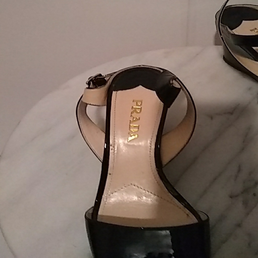 PRADA - Picture 2 of 8