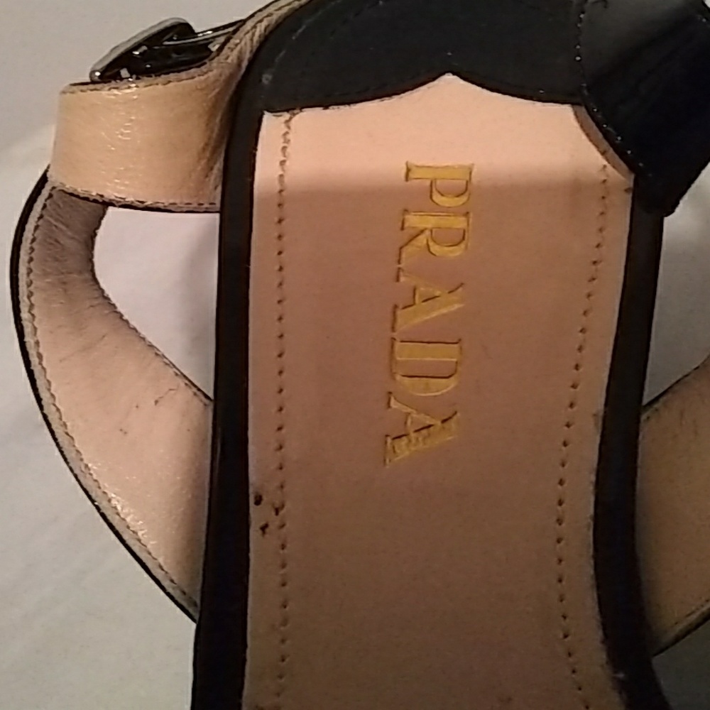PRADA - Picture 3 of 8