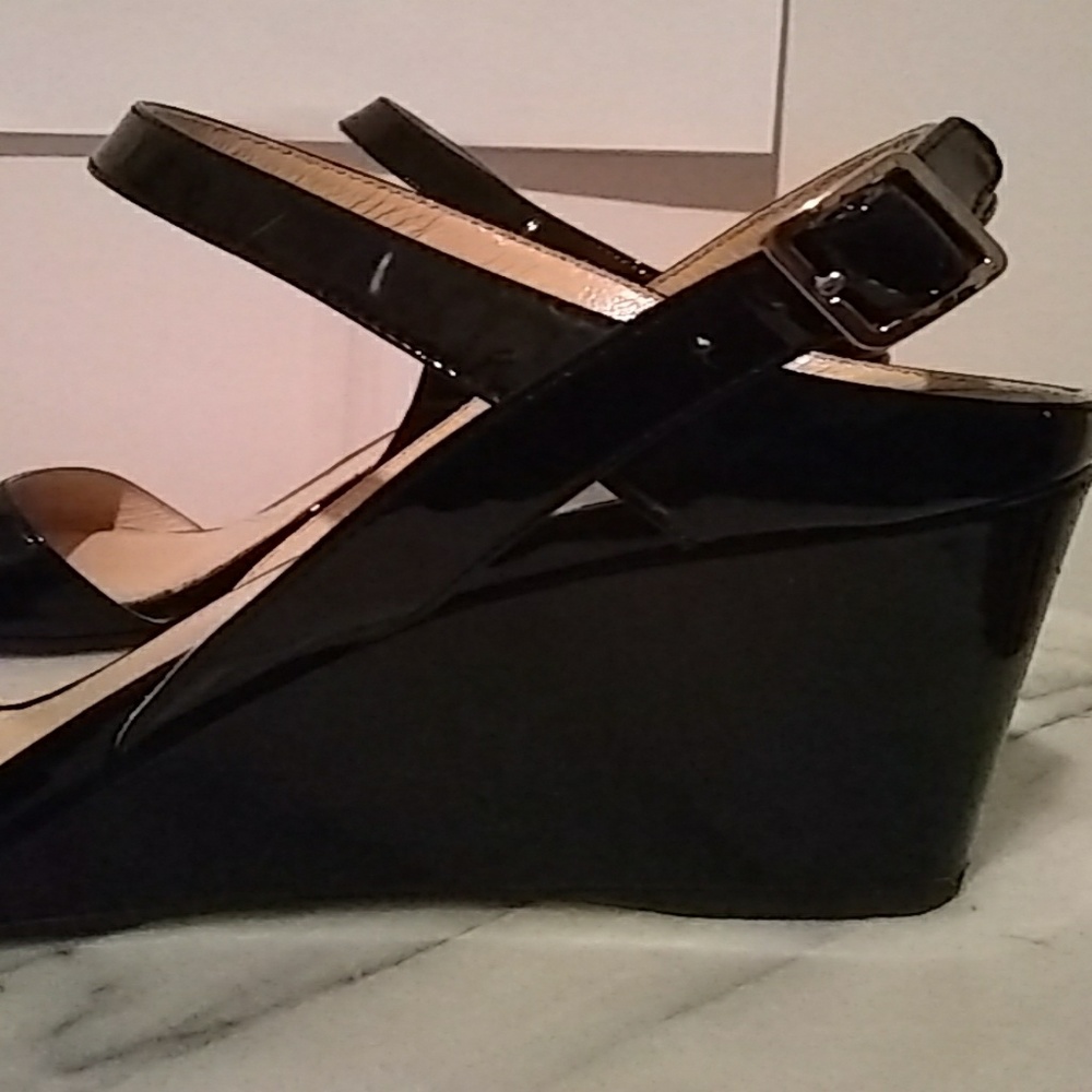 PRADA - Picture 4 of 8